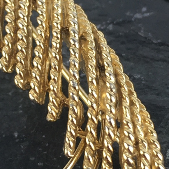 Gold Tone Faux Pearl Brooch Pin - Picture 3 of 6